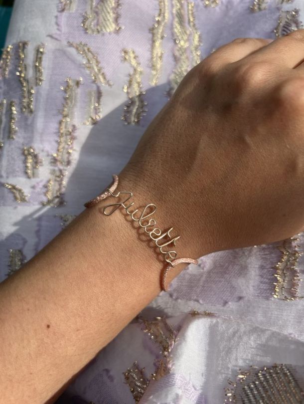 Bracelet cordon avec prénom écrit en gold filled — Made of Dreams bijoux artisanaux