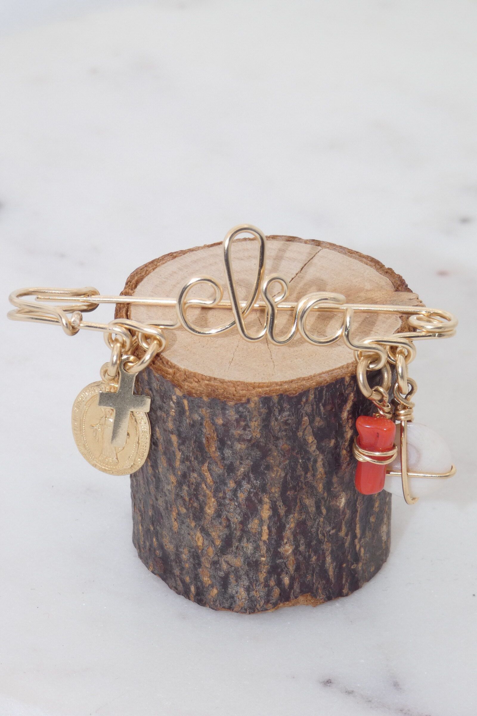 Broche personnalisée initiales ou prénom en gold filled — Made of Dreams par Eva