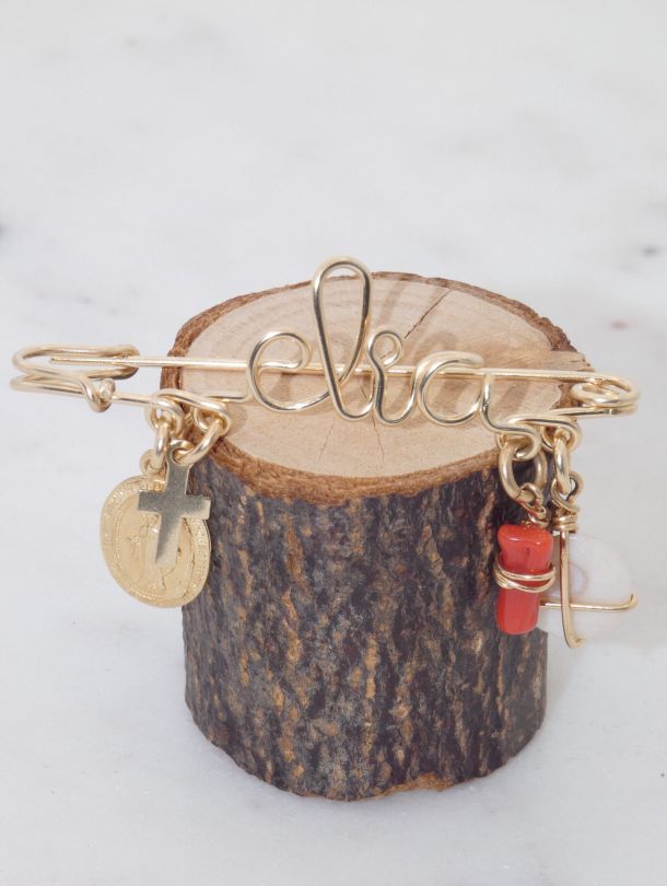 Broche personnalisée initiales ou prénom en gold filled — Made of Dreams par Eva