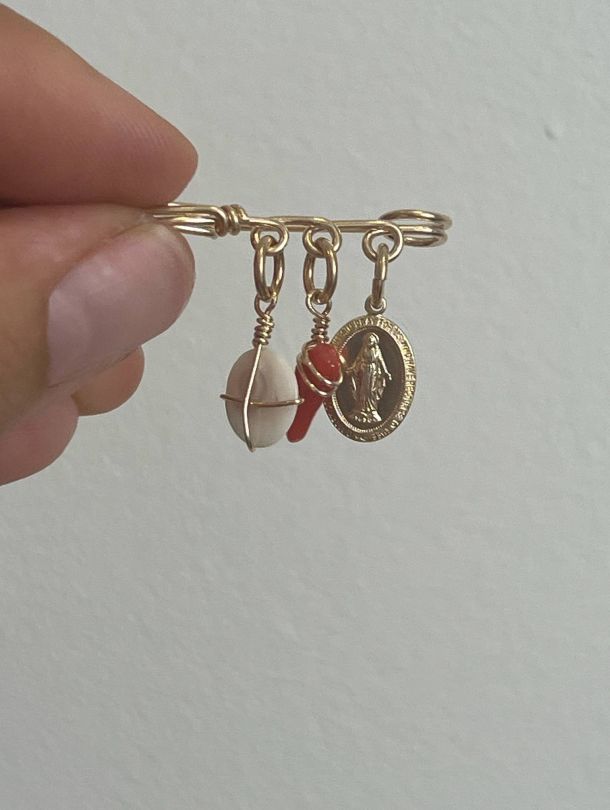 Broche porte-bonheur artisanale faite main — Made of Dreams par Eva bijoux en Corse